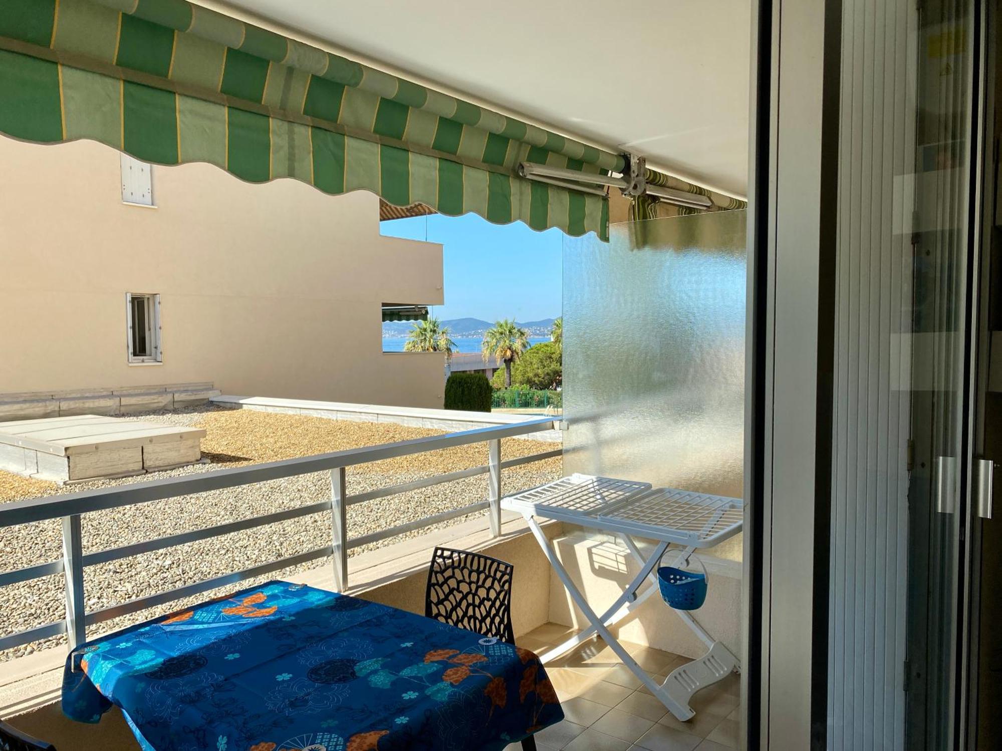 Studio 127, Vue Mer Et Piscine, Port Santa Lucia Saint-Raphael  Luaran gambar